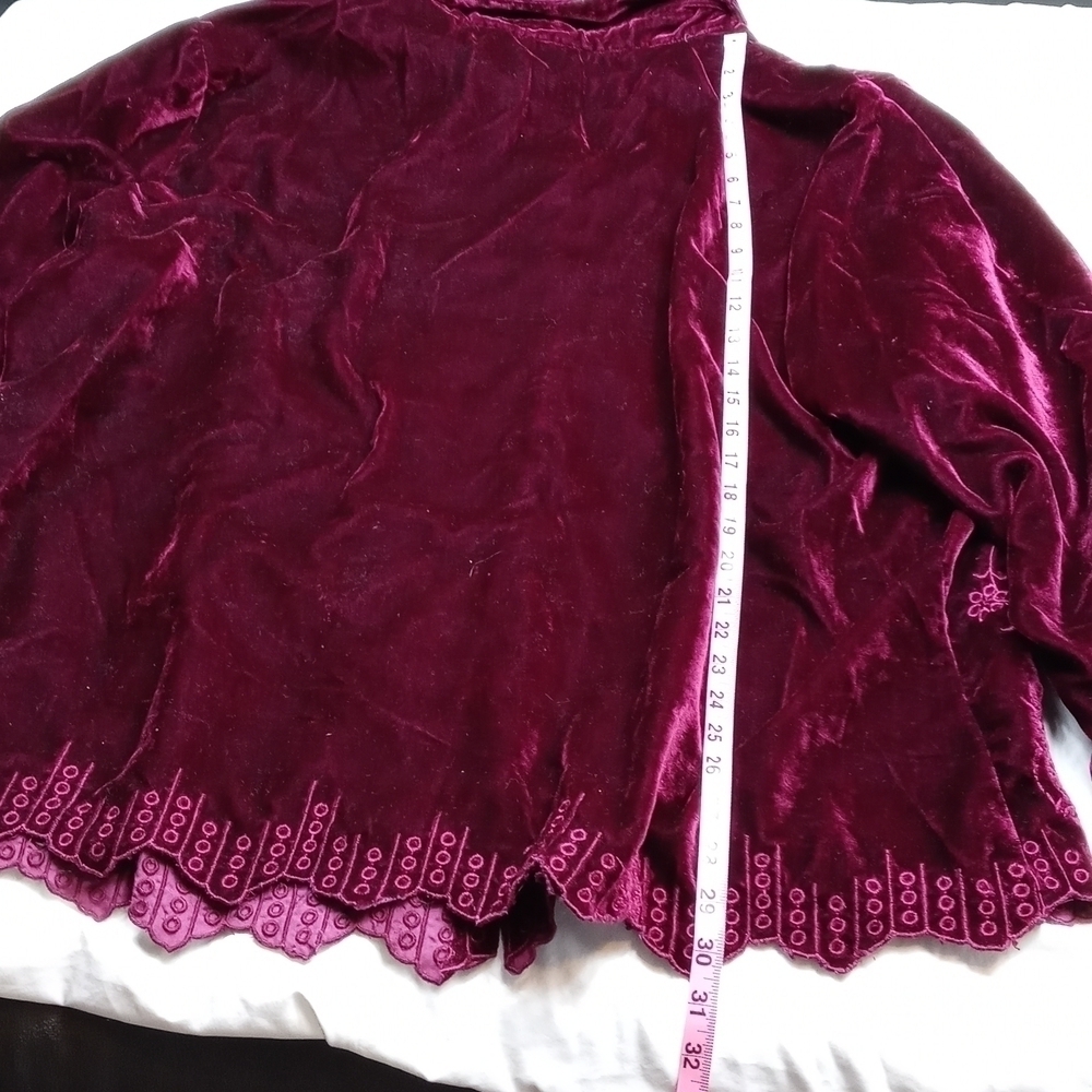 White Stag womens 26W/28W (46-48) button down velvet feel long sleeved blouse. - Picture 7 of 8